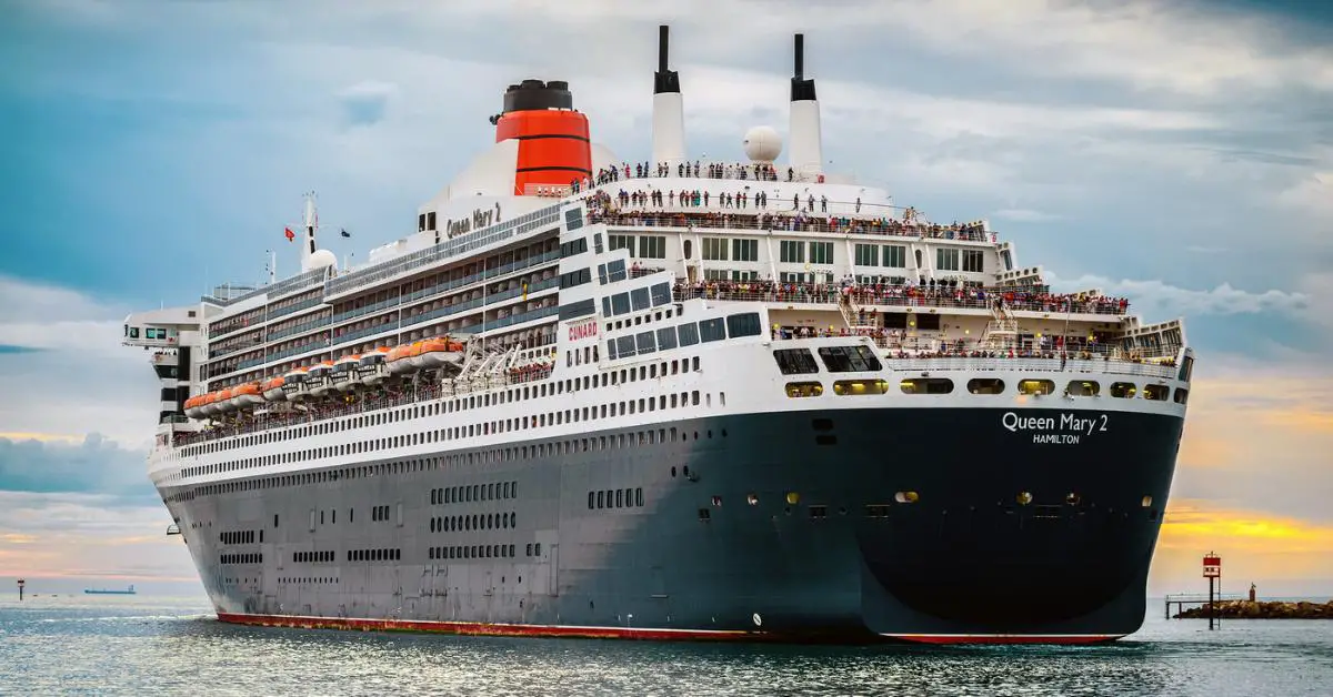 Queen Mary 2 - Ocean Liner