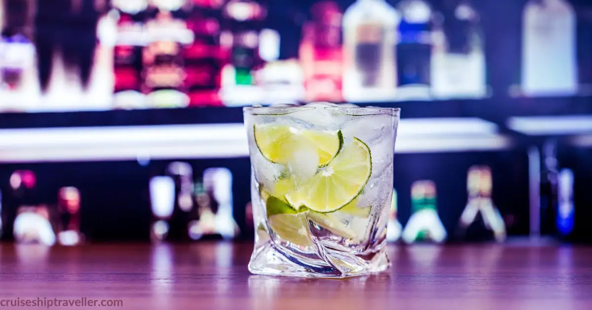 Alcoholic drink with lime on a bar