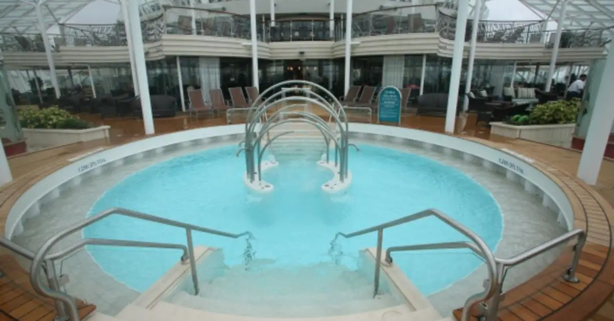 Whirlpool in the Solarium on Allure of the Seas