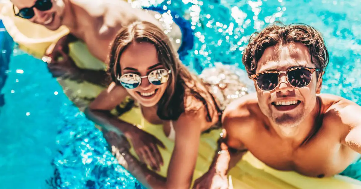 Young Adults in Cruise Pool